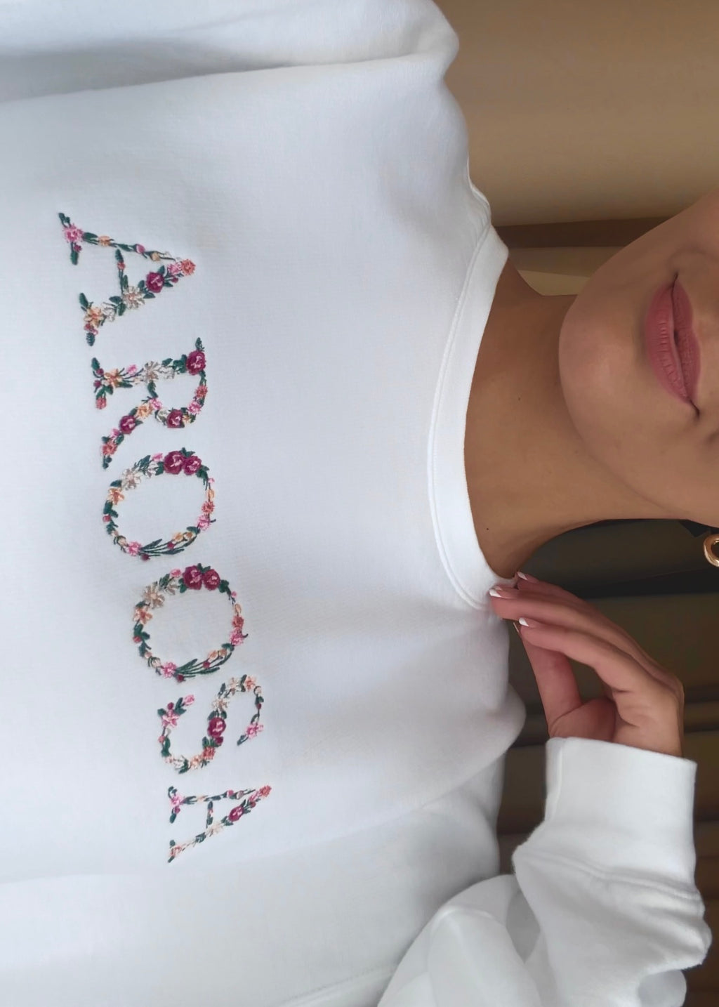 Embroidered Floral Aroosa [Bride] Crewneck