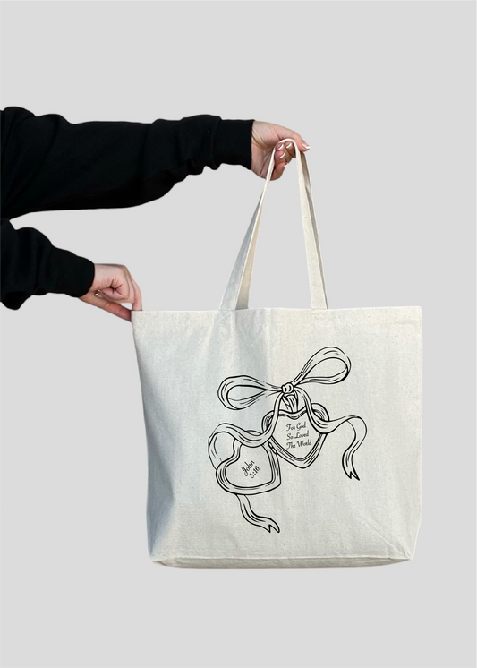 John 3:16 For God So Loved The World Heart Locket Jumbo Tote